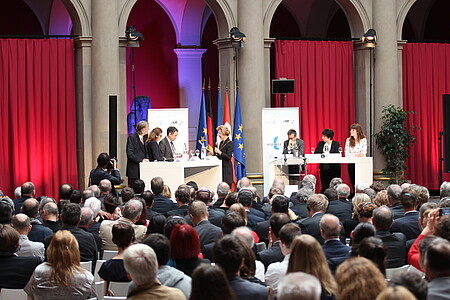 Podiumsdiskussion mit Vertretern aus Politik, Universitäten und vom European Campus…