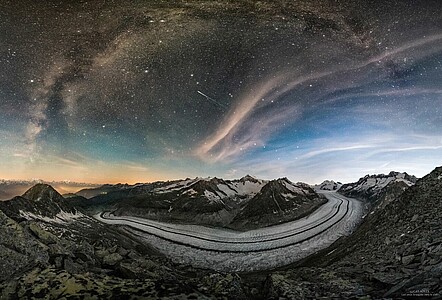 Um dieses Foto zum Tagesanbruch hoch oben auf dem Aletsch-Gletscher (Schweiz) zu machen, hatte Lucas seinen Wecker alle zwei Stunden gestellt.