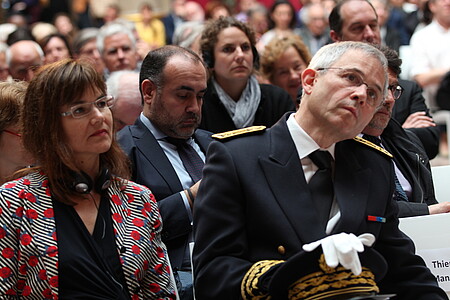 Die Rektorin Sophie Béjean und der Präfekt Stéphane Fratacci wohnten dem historischen Moment bei.