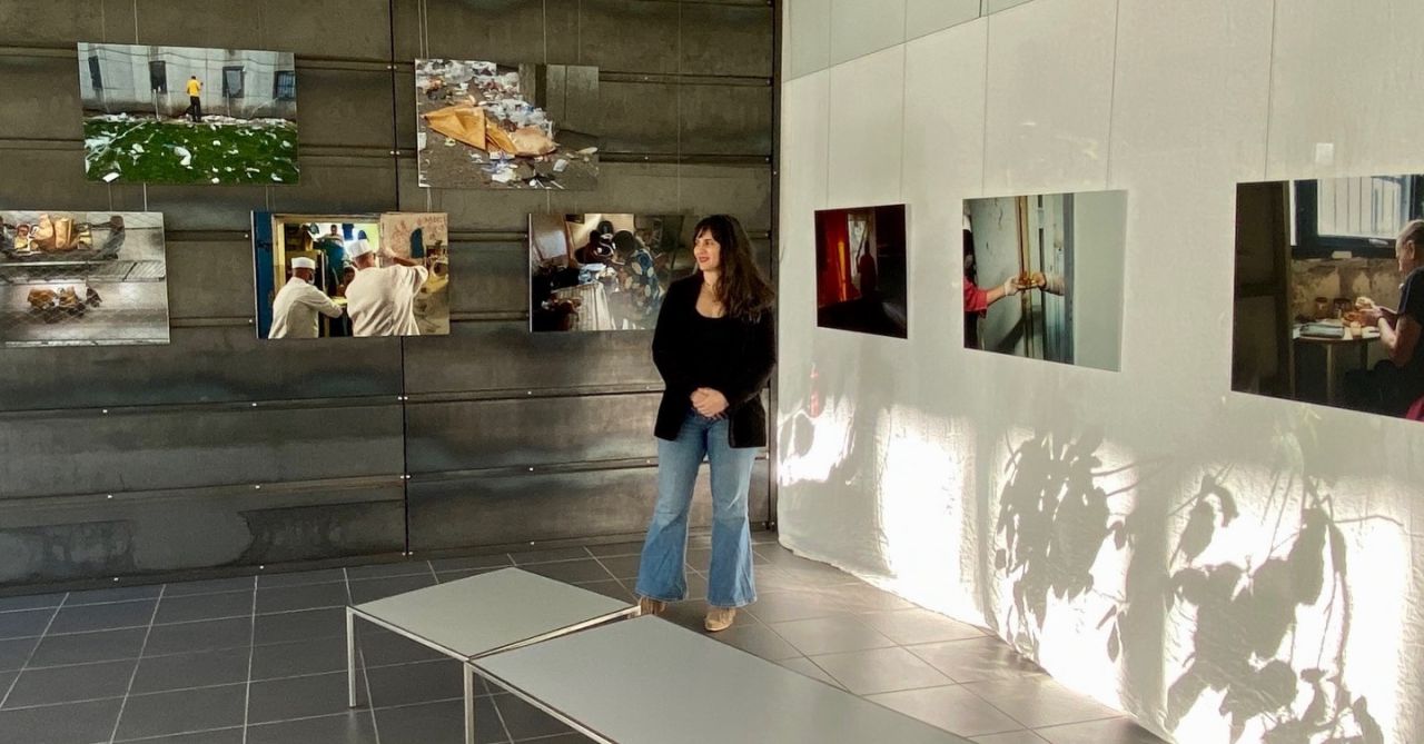 Photo d'illustration de l'exposition et de l'artiste